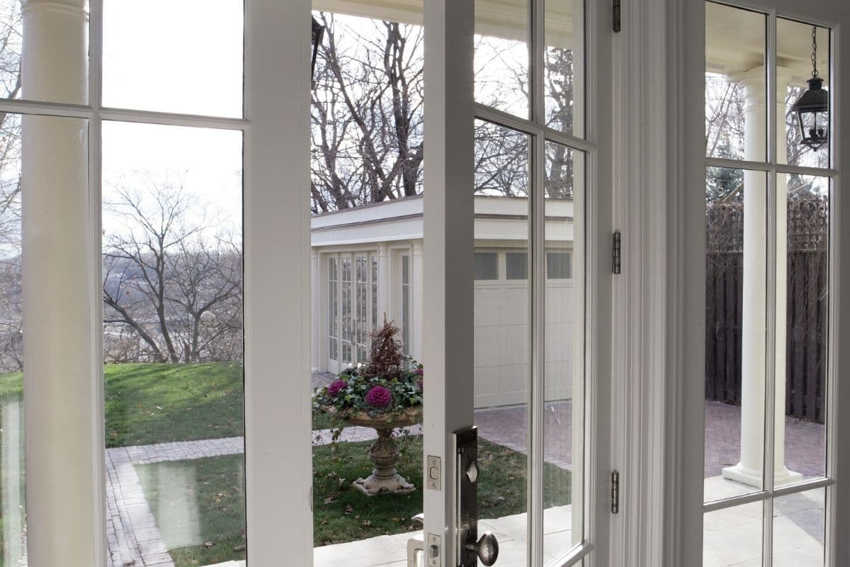 Window and siding project in Ladue, MO